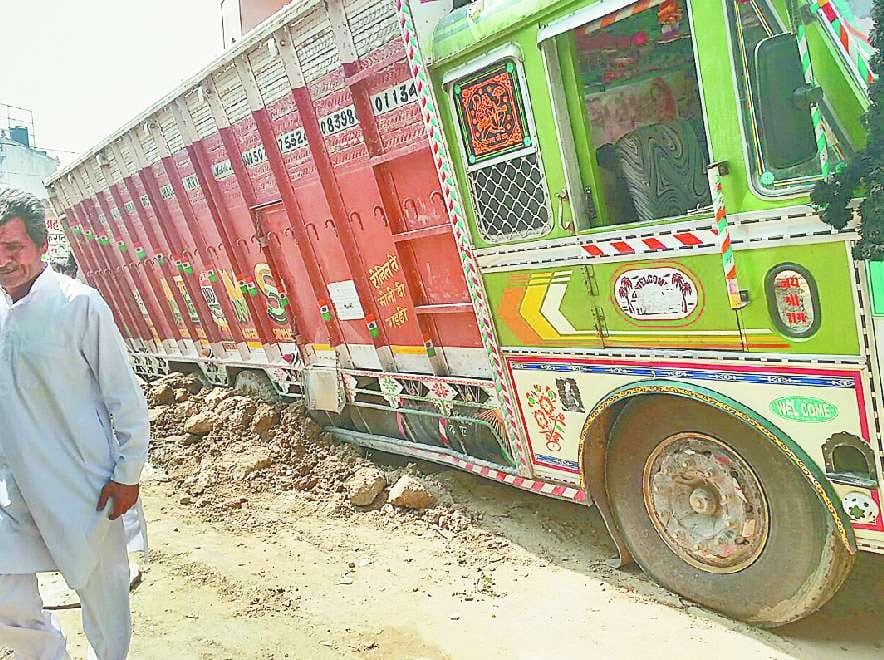Bahadurgarh News, Hindi News, Road, Accident Truck, Jhajjar