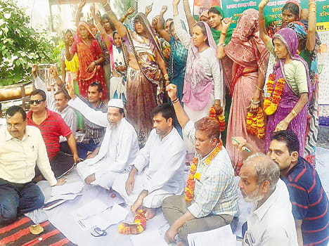 Congress began fasting for water