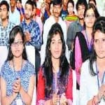 राष्ट्रीय औषधीय शिक्षा एवं अनुसंधान संस्थान (नाइपर)  के आठवें सेमिनार में शनिवार को उपस्थित छात्र-छत्राएं।