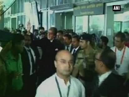 Amitabh Bachchan arrives in Kolkata ahead of Indo-Pak match