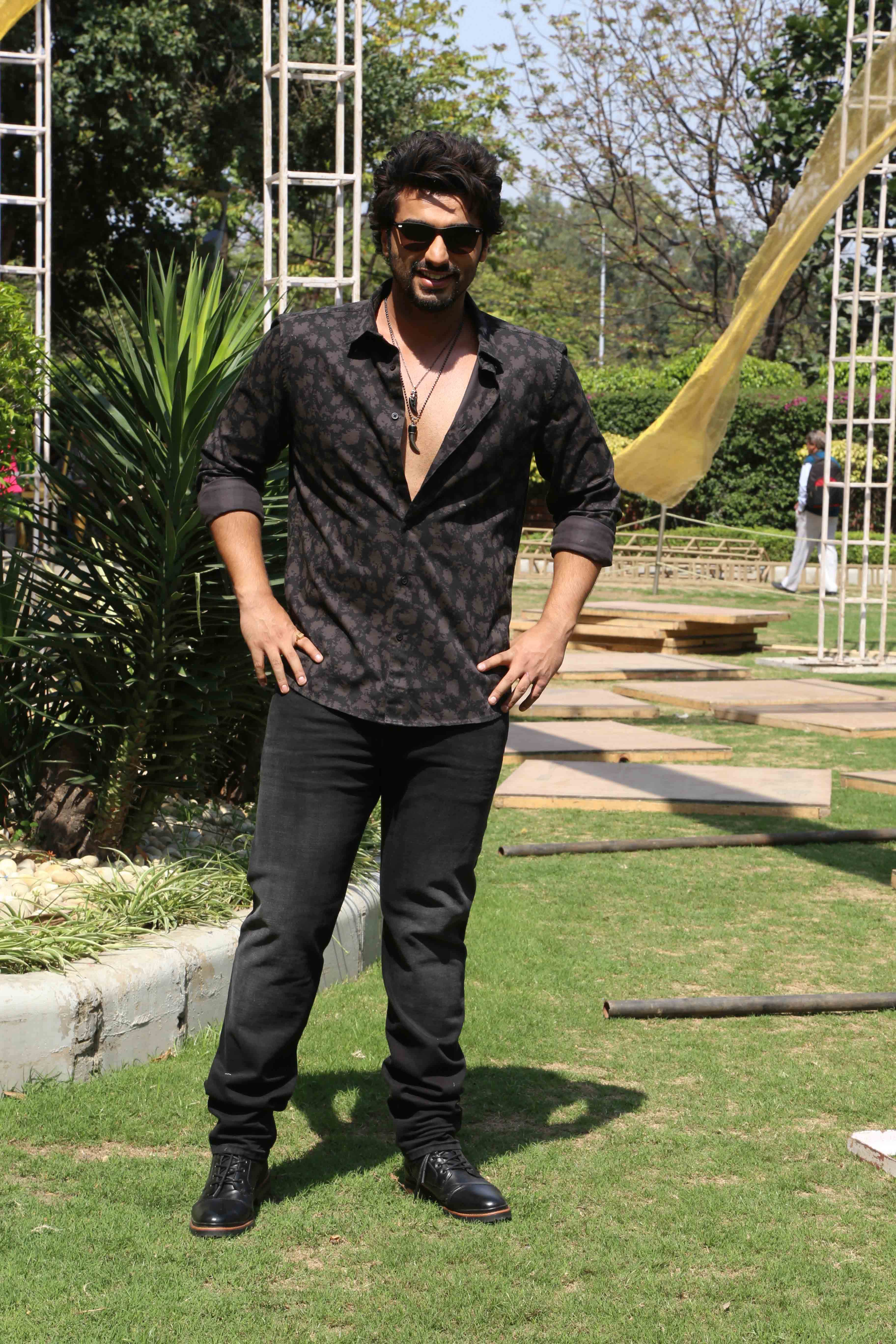 arjun kapoor shares yamuna expressway accident video, worried about smog