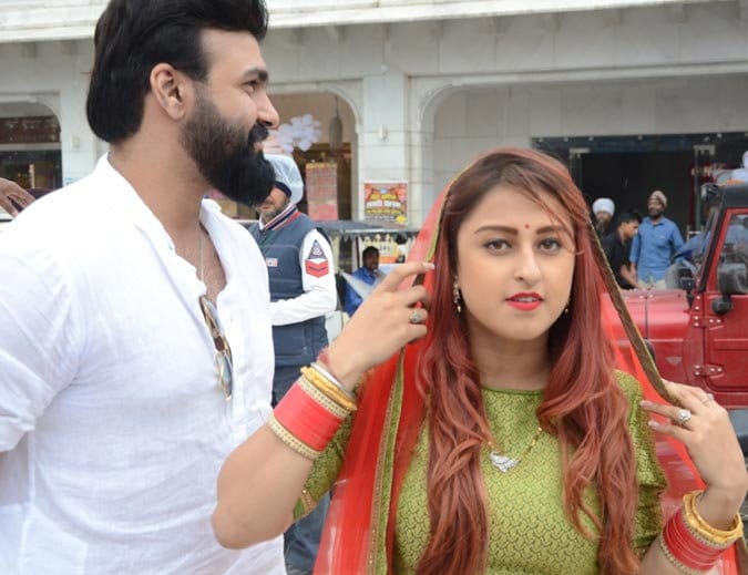 Arya Babbar and Jasmine Puri Visit Golden Temple