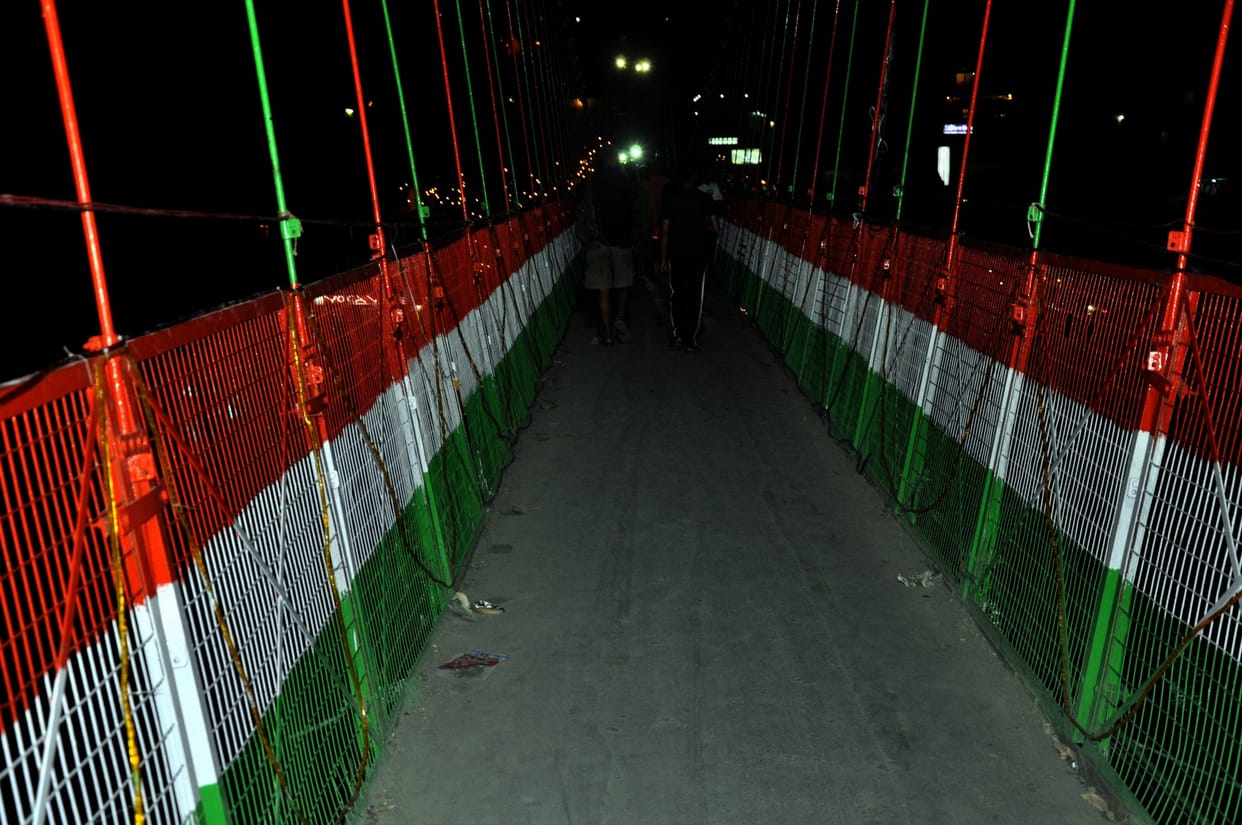 no light on jhula bridge