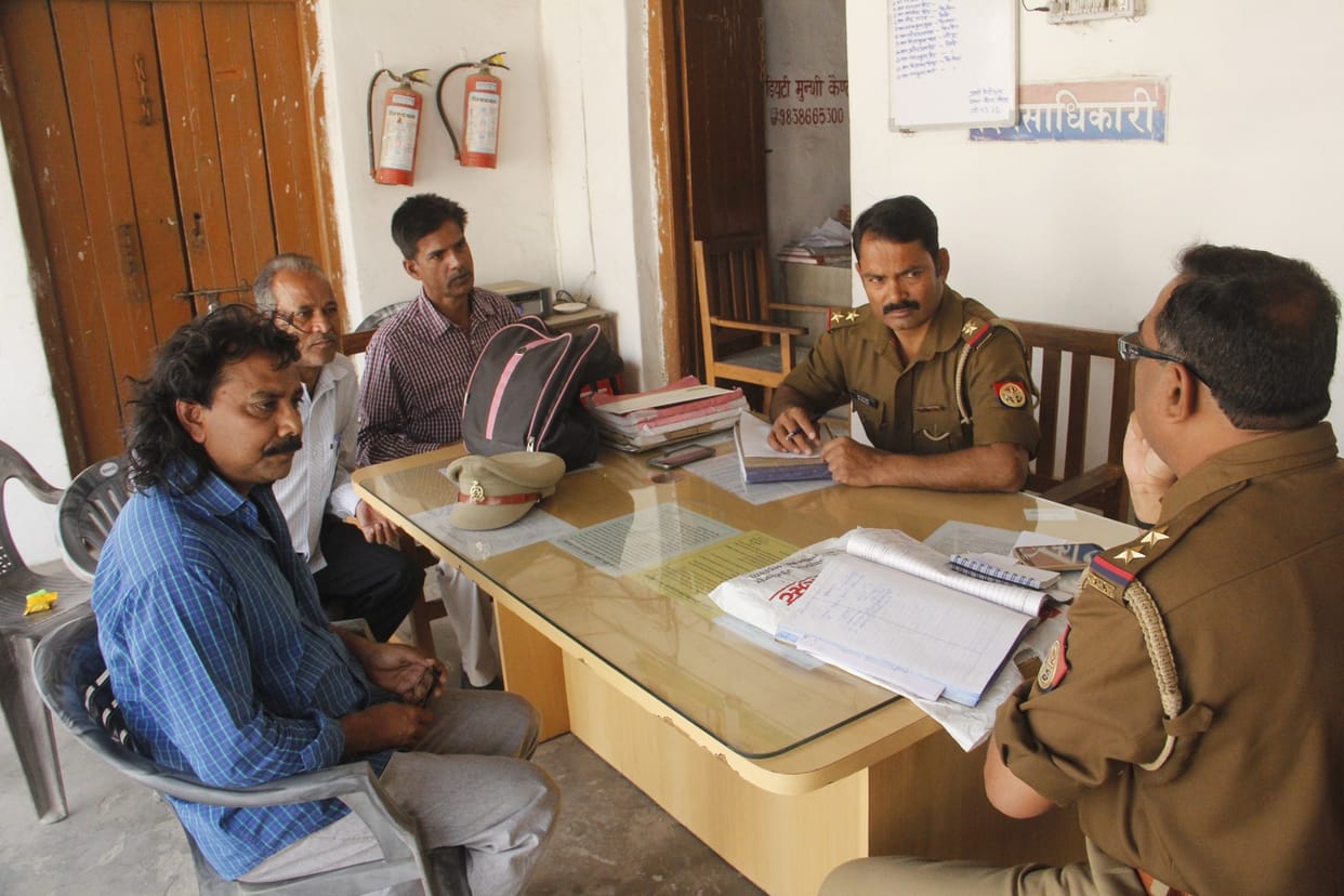 sneak ran awaytaking 1.05 lakh rupees of maney exchanger