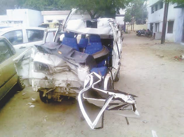 Three pilgrims killed in truck-van collision
