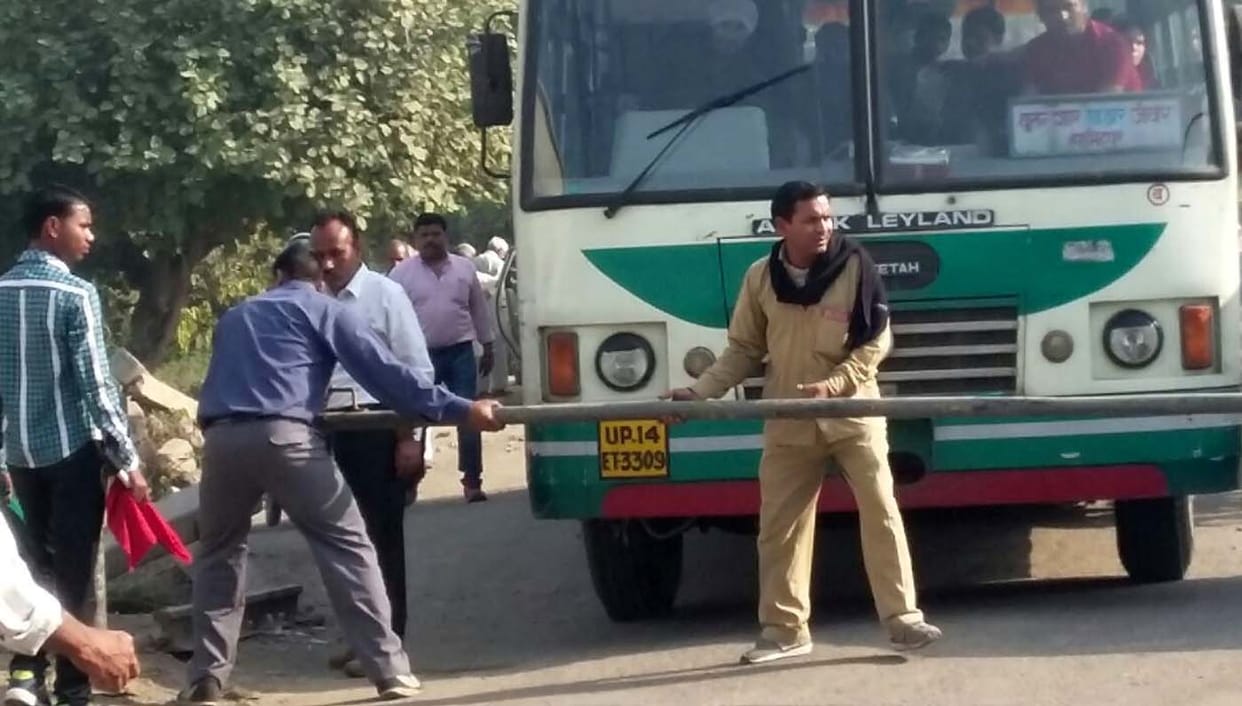  truck broke chola gate, two-hour jam