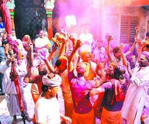 Abir-Gulal blown plenty on Ekadashi