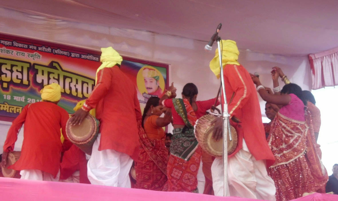 Uri folk songs from the stage spray