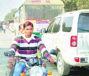Two trucks clashed laying 12 hours jam