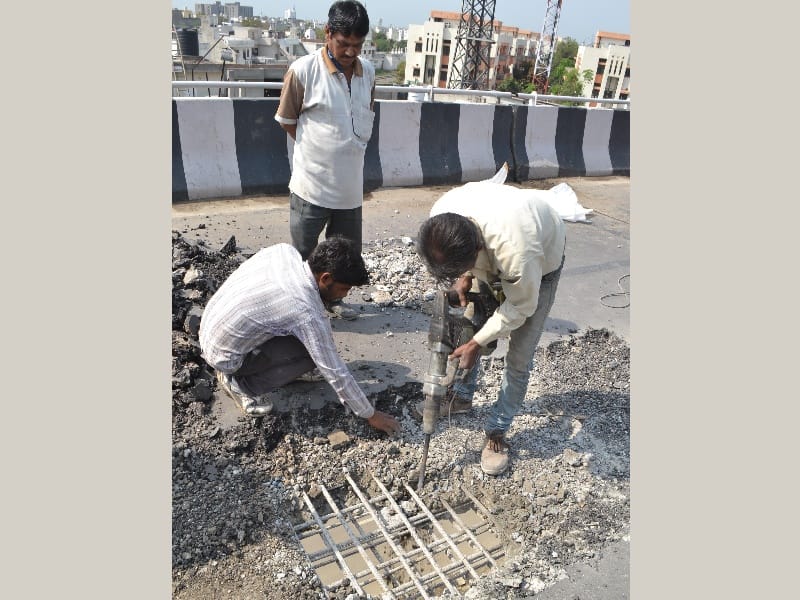 flyover crack, slab crack in flyover ludhiana, ludhiana traffic jaam 