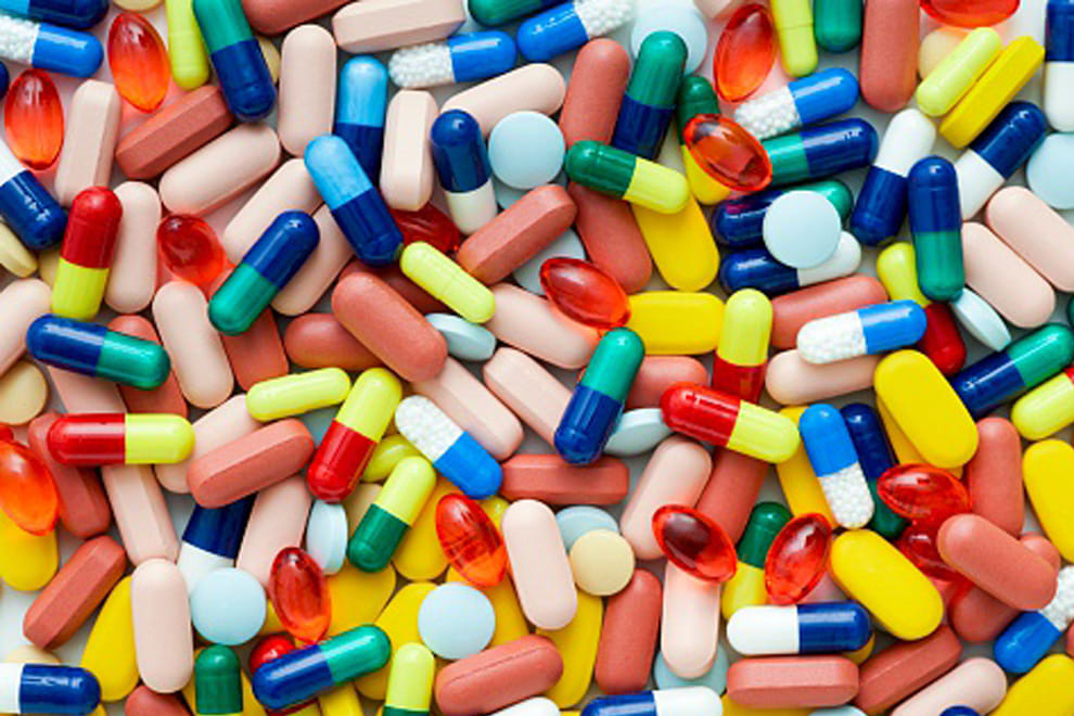 3000 Iron pills thrown on the road