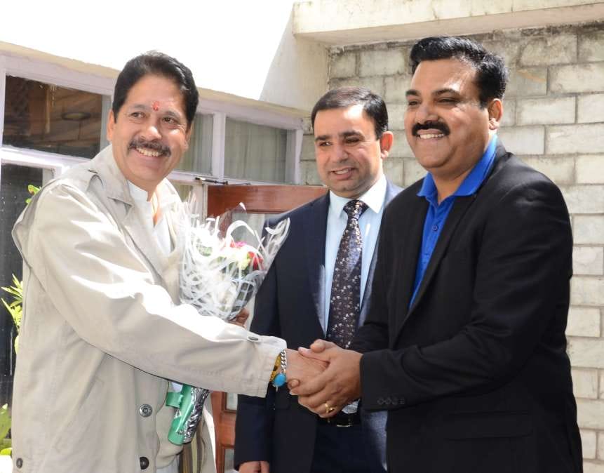 amar ujala pride of himachal award distribution to doctors in hotel holiday home