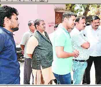 The death of the young man to cross railway crossing