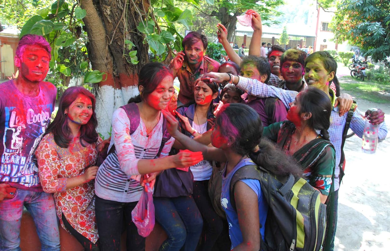 Vishwanath Gali today Brsenge Abir-Gulal
