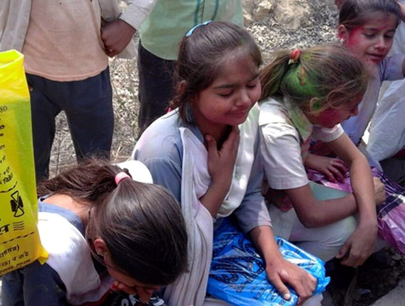 School van overturns a dozen students injured