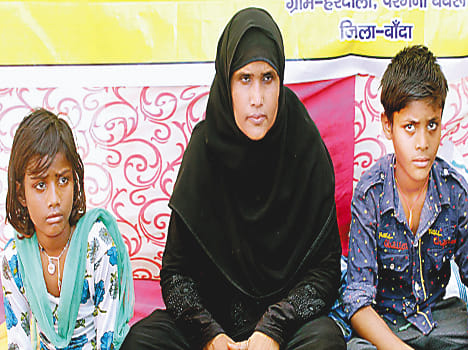 Women's indefinite fast against Dbangon
