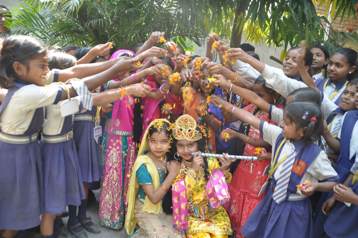 Flowers played Holi with Radha Krishna