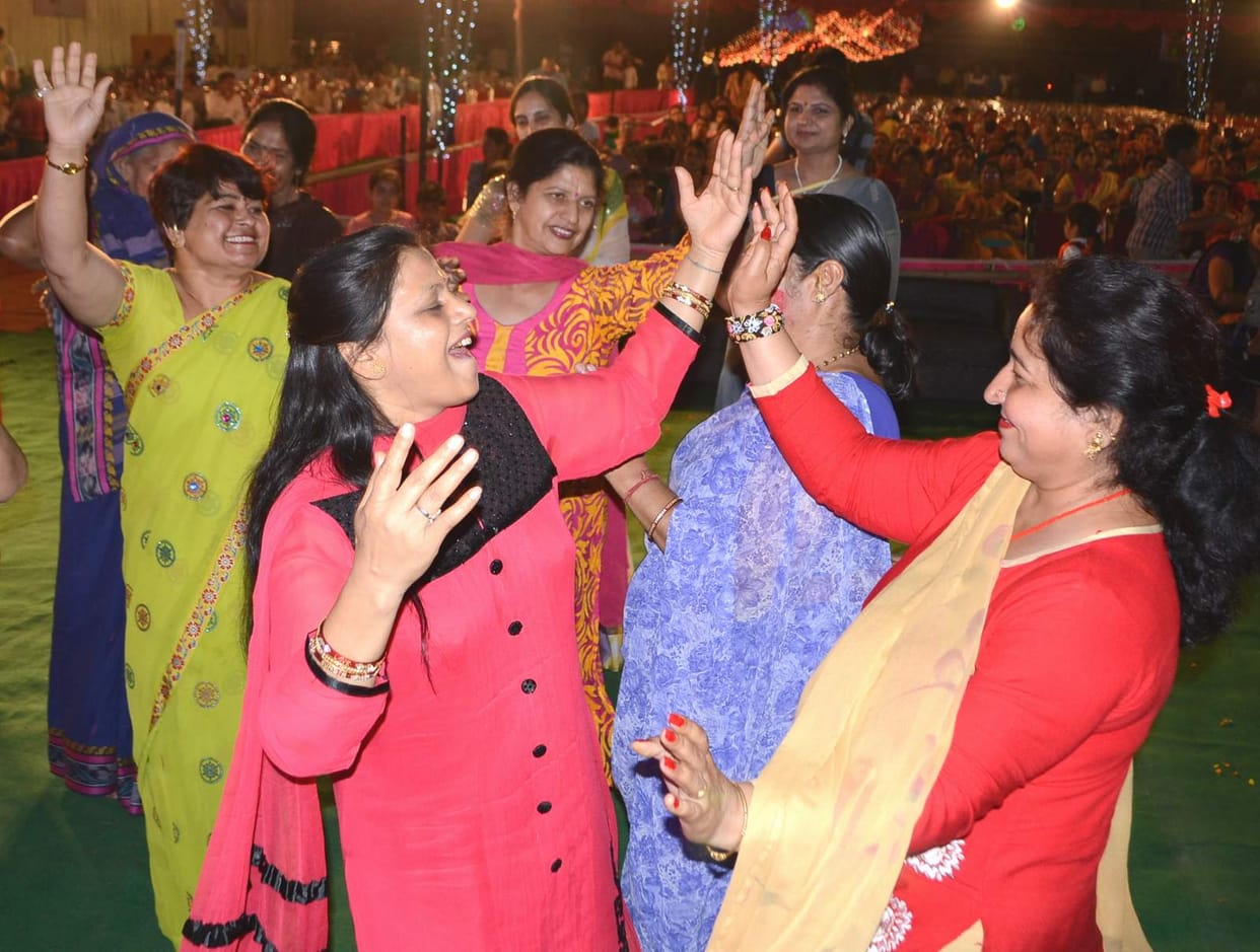 Holi Festival charmed by hymns