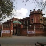 काली सूची में शामिल 17 कालेज भी बने सेंटर