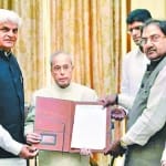 एसवाईएल के मुद्दे पर राष्ट्रपति को ज्ञापन सौंपते हुए इनेलो सांसद