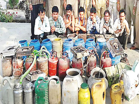 Alcohol, arrested 17 people with the tools
