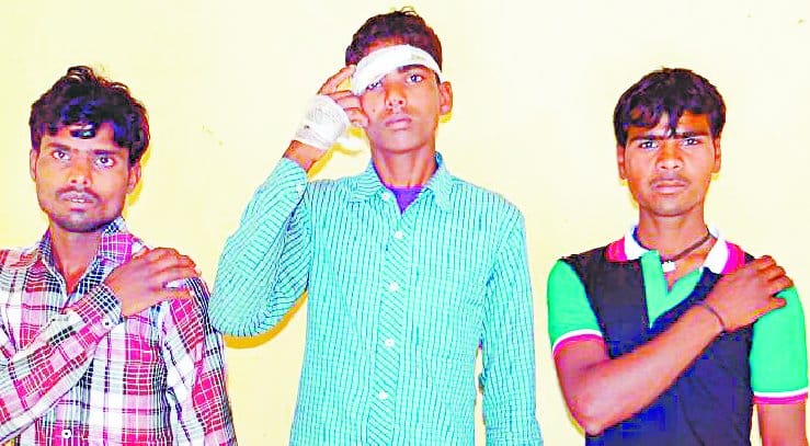 Tempo 1.80 lakh looted from the workers