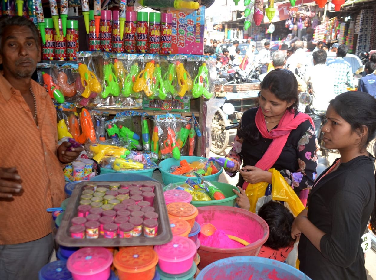 confusion in Holika Dahan 