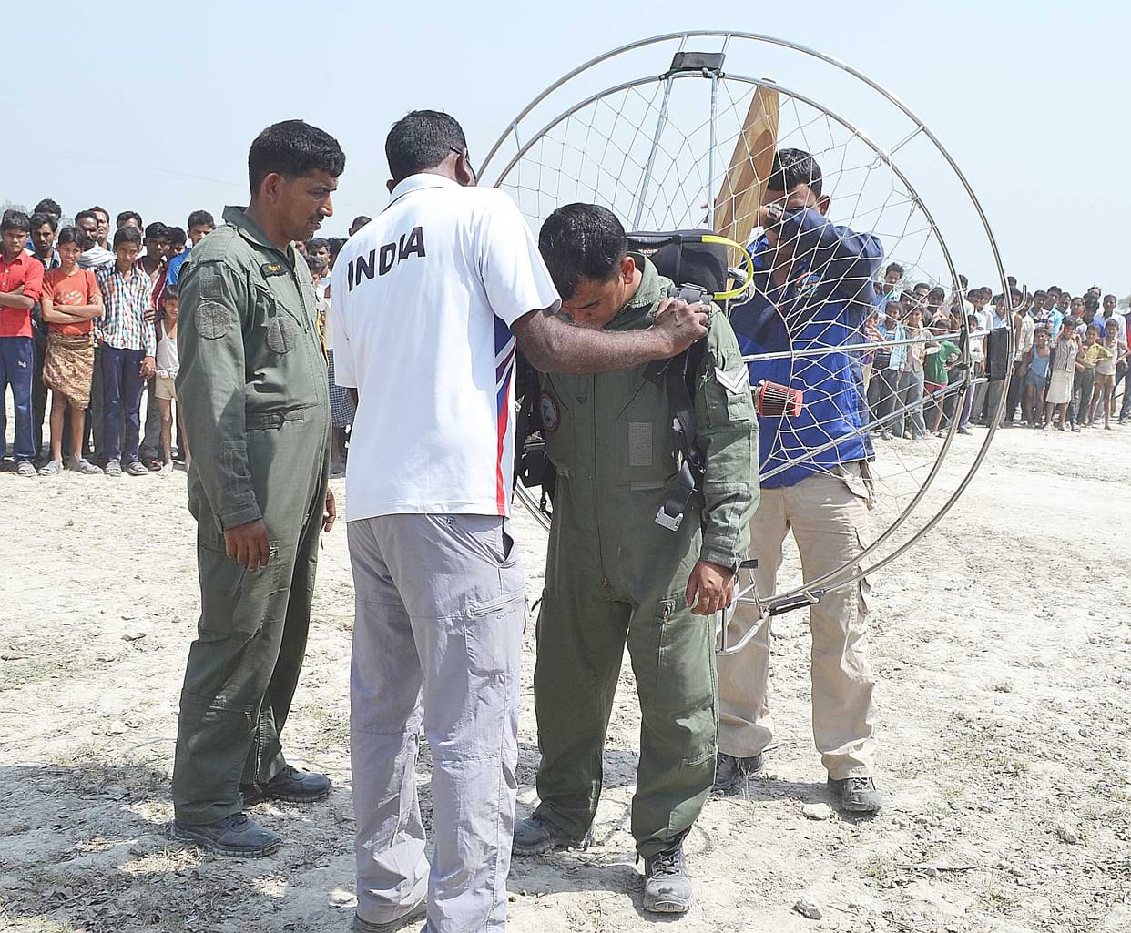 People passed paraglider People were surprised Usawan