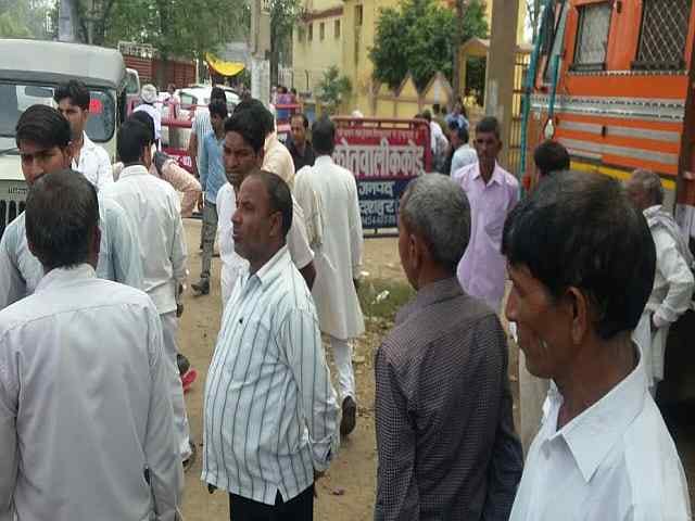 villagers agitated for arresting of accused of poisoning husband