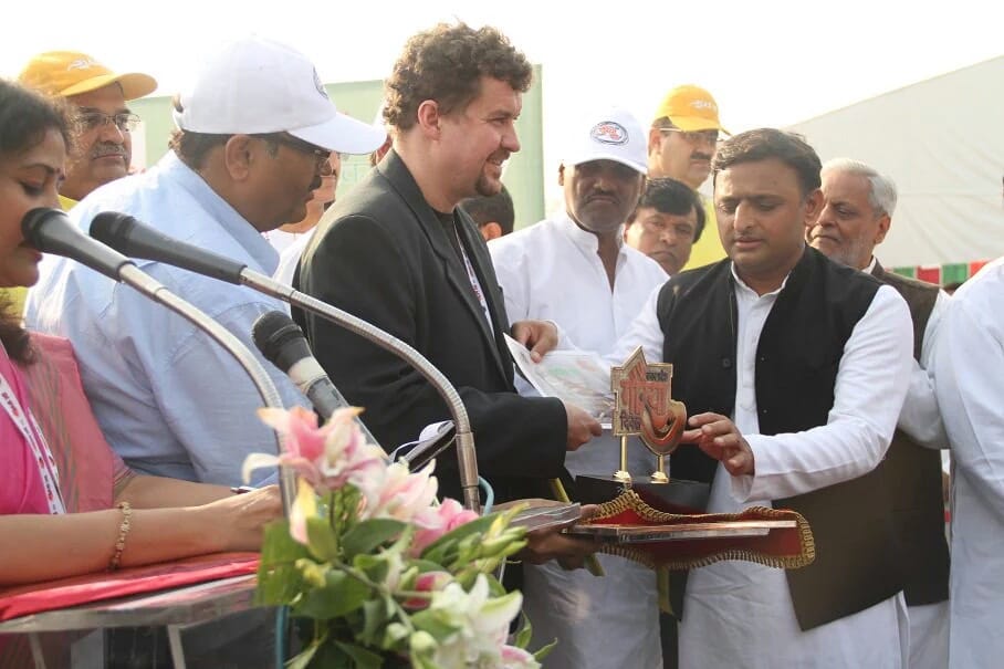 cm akhilesh got home from limca book of world record