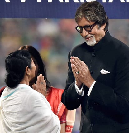 a complaint registered against Amitabh, accused of singing  wrong national anthem