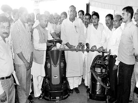 IN platform will Banda cleaning machine