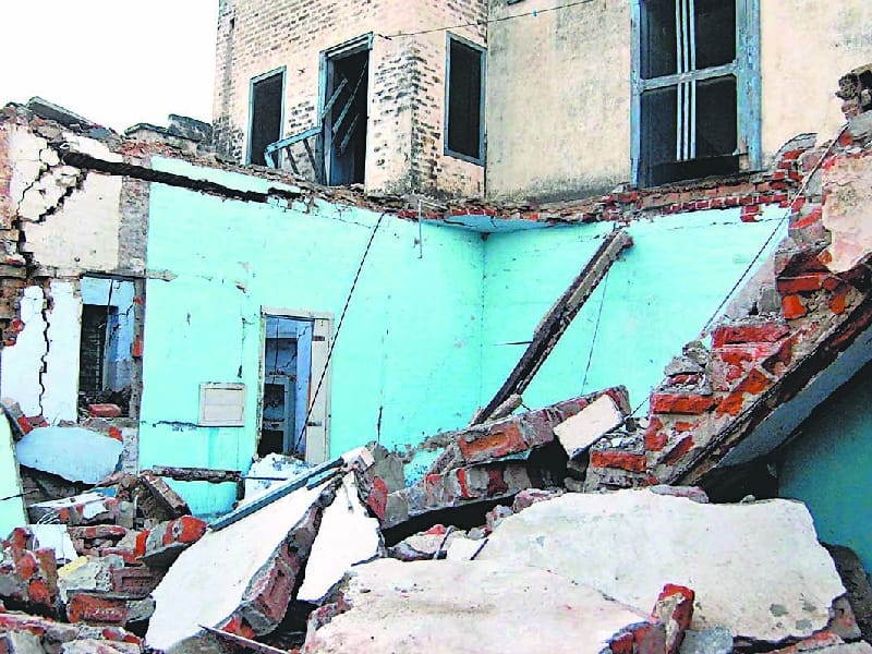 mishappening, mishappening in bhatinda, roof collapse in bhatinda