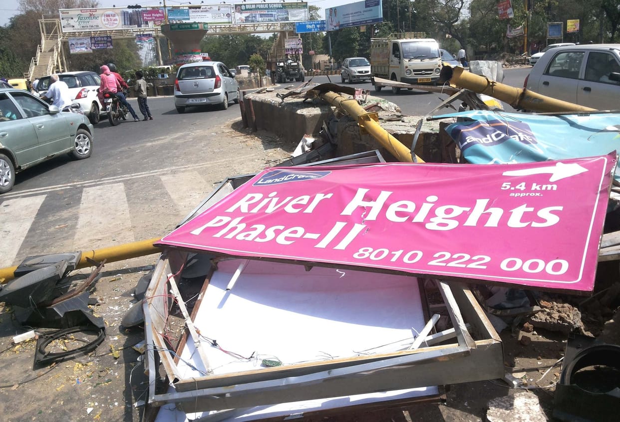 Bus-truck collision, Hapur Broken Traffic Signal Light