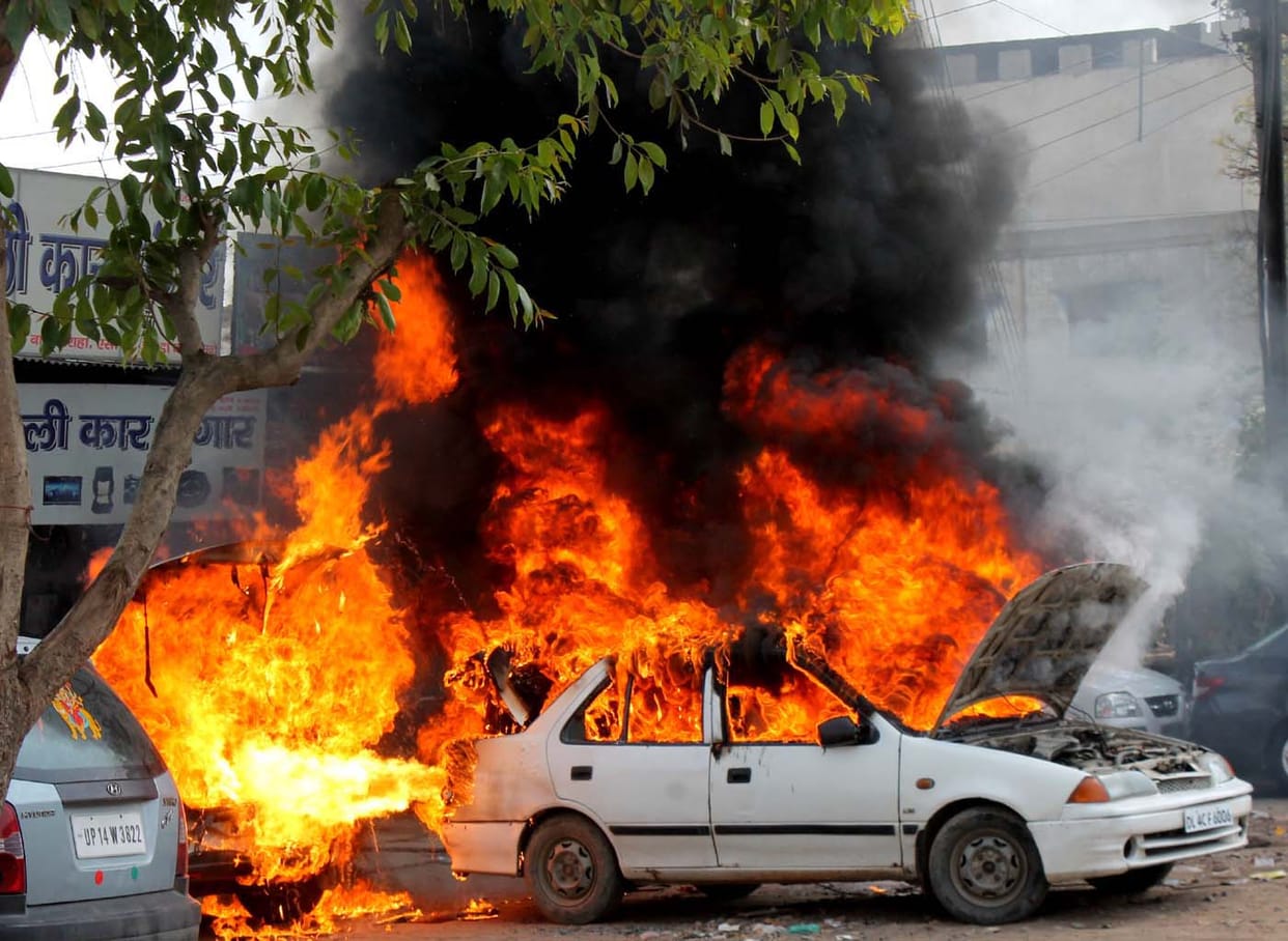 Fire caused by gas Rifiling, 4 cars ashes