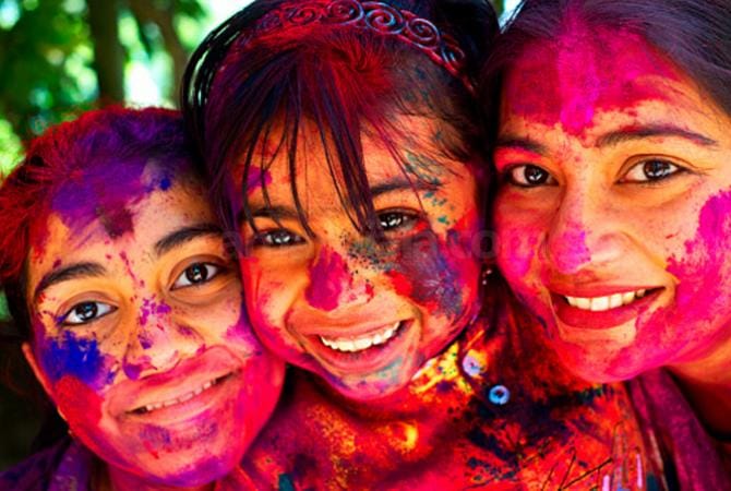 lucknow district administration declares two days holiday