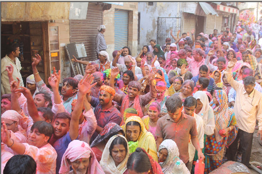 Holi celebration begins in Vrindaban 
