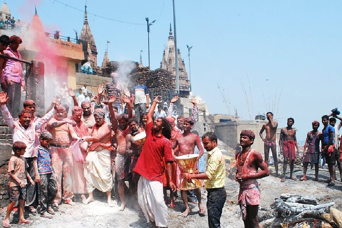 holi with Ashes in varanasi