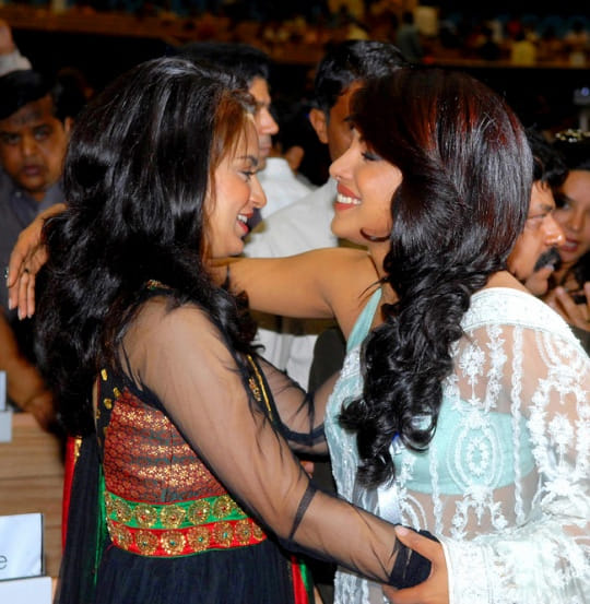 Priyanka chopra helps kangana ranaut