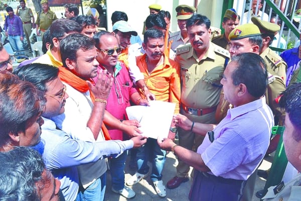 hindu jagran manch halla bol in central hindi institute 