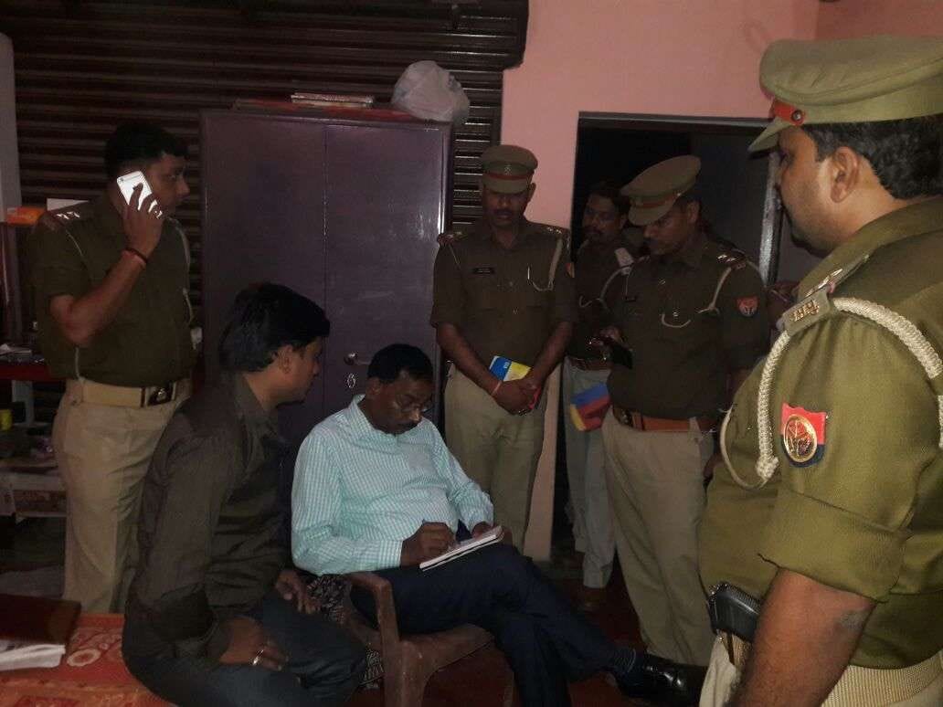 Traders try to loot