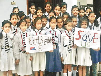 Girls on the street shouting slogans "We are unsafe '