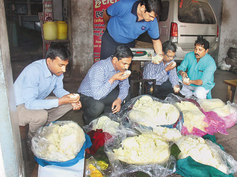 khoya businessman ran away