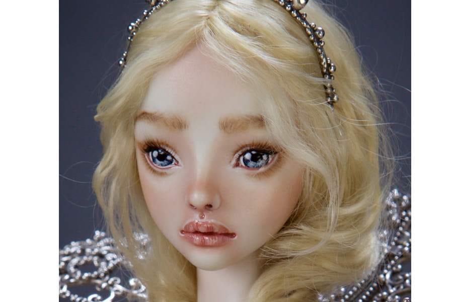 sad and sobbing dolls