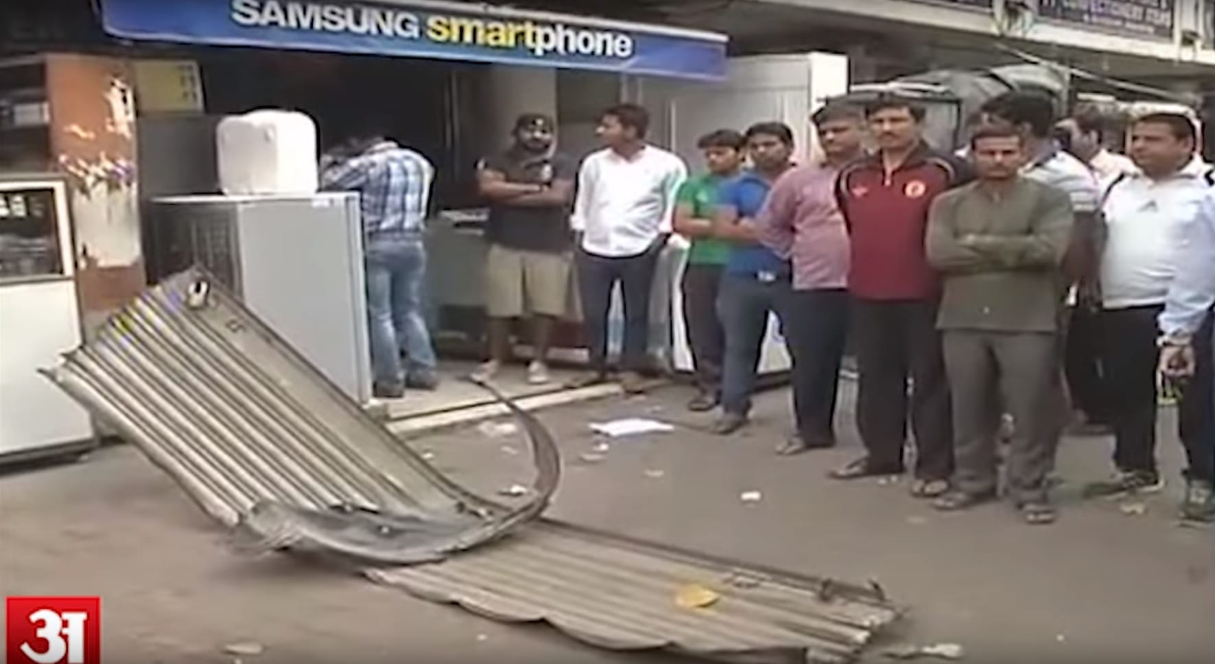 लुटेरों ने युवती को मारी गोली