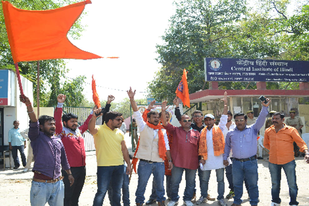 VHP-Bajrang Dal protest over beef Party in Agra