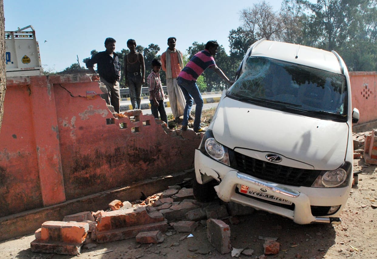 The car crashed into the hospital boundary