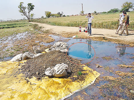 The thieves cut the pipeline, thousands of liters diesel pour