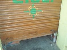 Breaking store Theft of thousands of rupees