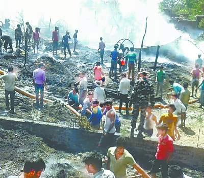 man burnt alive, 17 homes turned into ashes